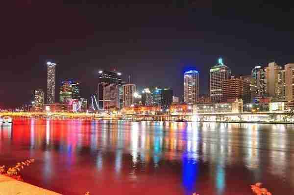 Brisbane-Southbank-river-bank-city-night-lights